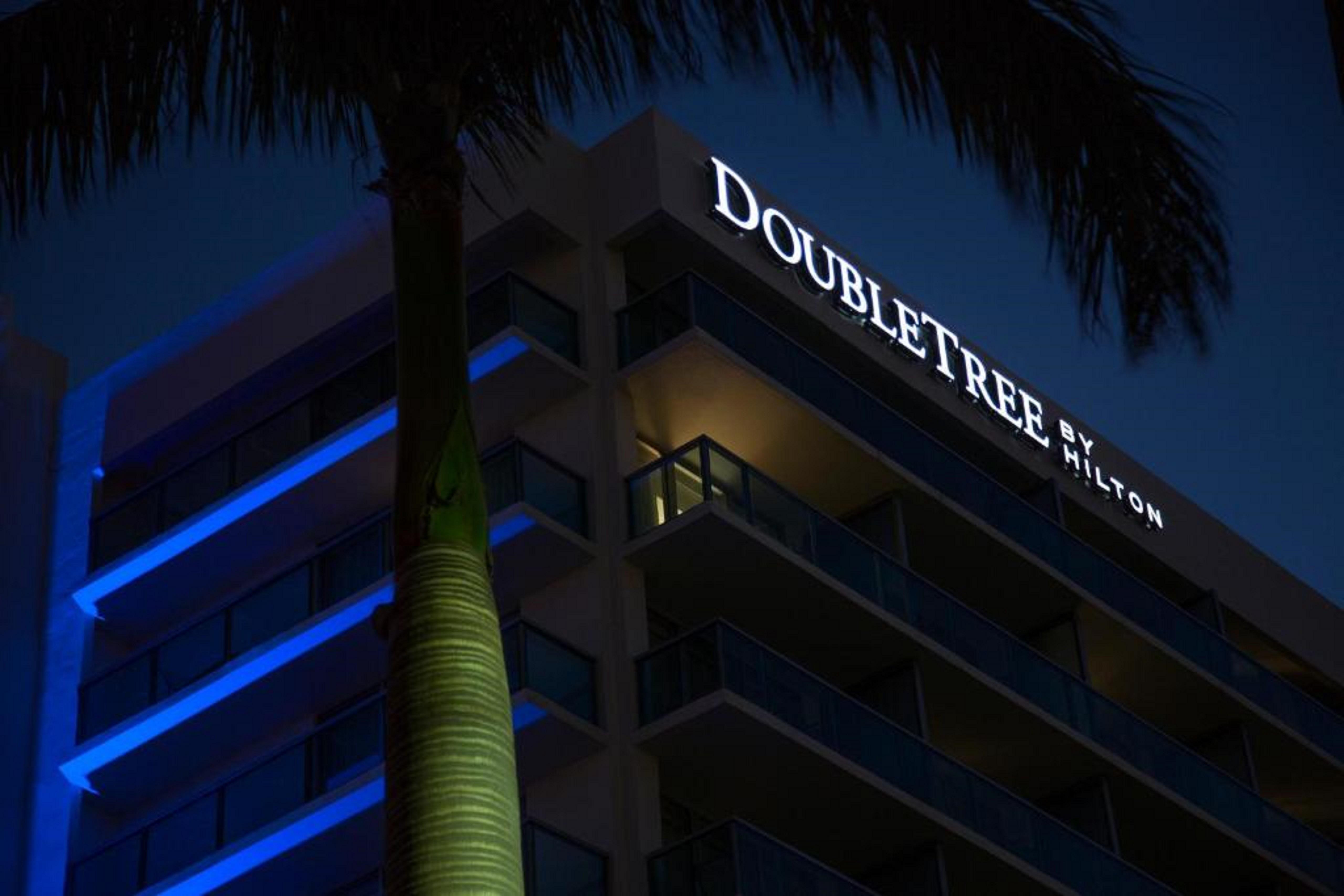 Doubletree Resort Hollywood Beach Exterior photo